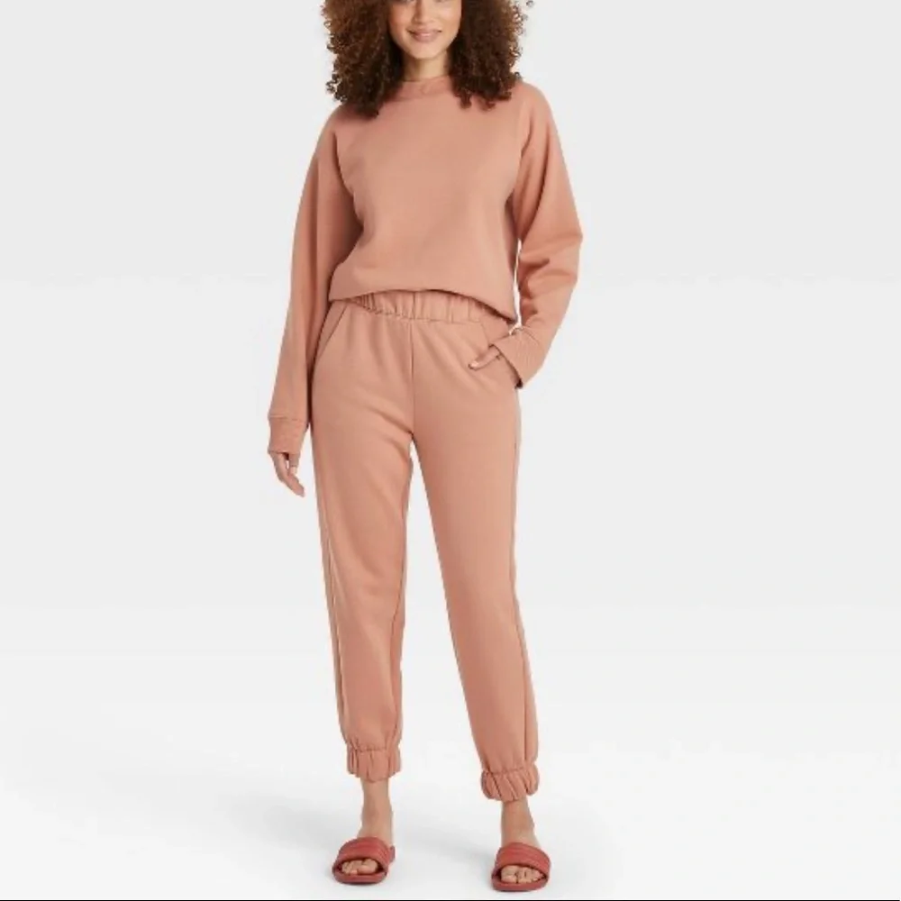 A new day target sweatsuit in blush - Picture 1 of 3